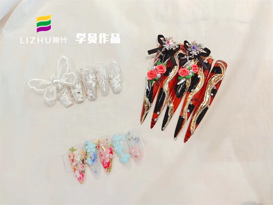 雕花設(shè)計美甲，廣西美甲課堂實訓作品