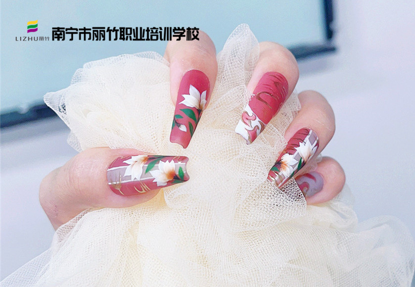 國風(fēng)玉蘭花美甲，南寧美甲款式造型班演繹別樣之美