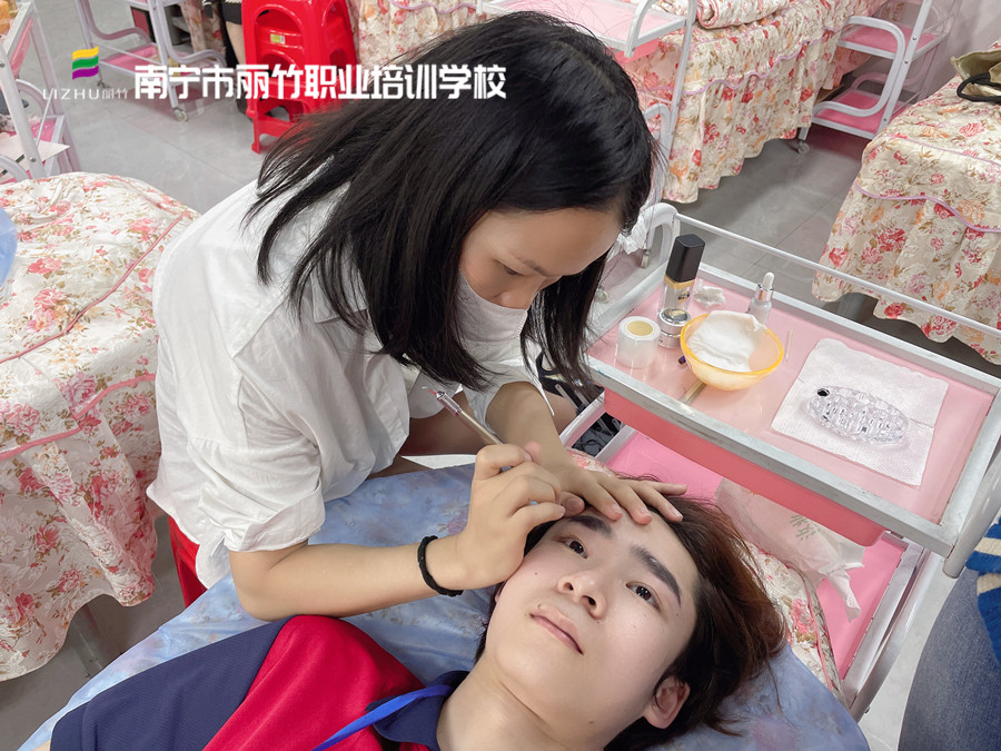 紋眉不上色的原因，廣西紋眉造型培訓(xùn)課程講解