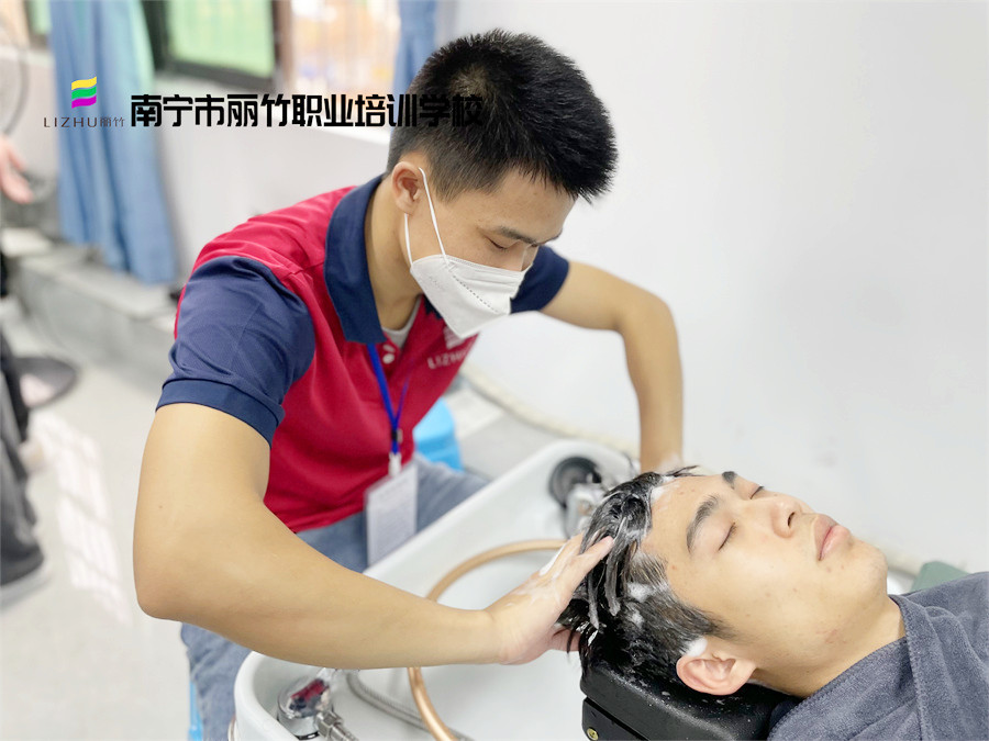 如何判斷頭發(fā)類(lèi)型？零基礎(chǔ)學(xué)洗護(hù)