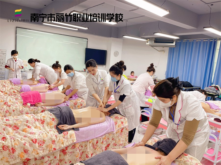 春季背部按摩的好處，廣西美容實(shí)訓(xùn)練習(xí)講解