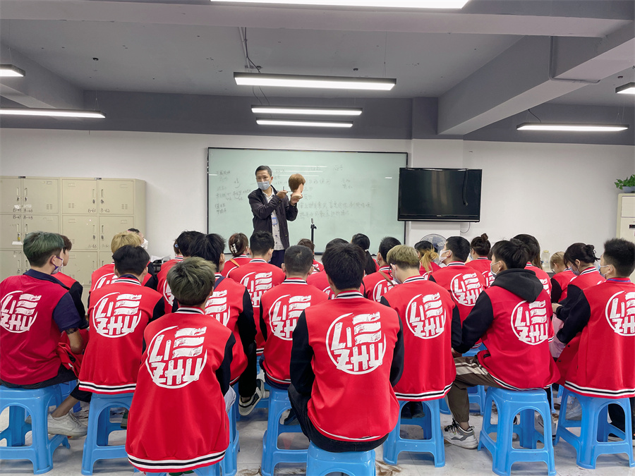 美發(fā)培訓(xùn)要學(xué)哪些內(nèi)容？南寧美發(fā)培訓(xùn)哪家有實力？