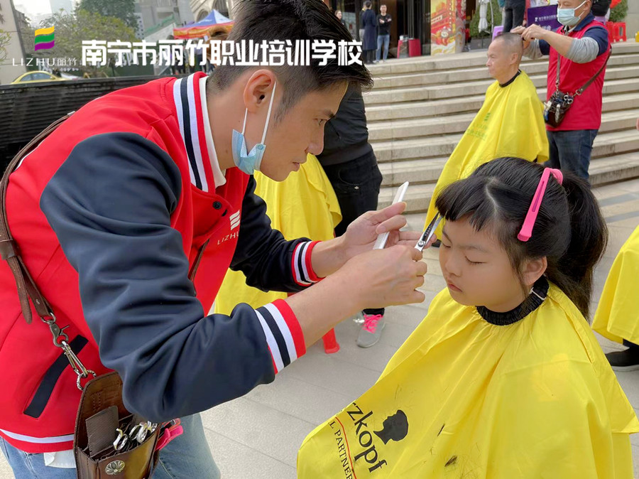 發(fā)分叉怎么保養(yǎng)？南寧美發(fā)養(yǎng)發(fā)護(hù)理頭發(fā)教程