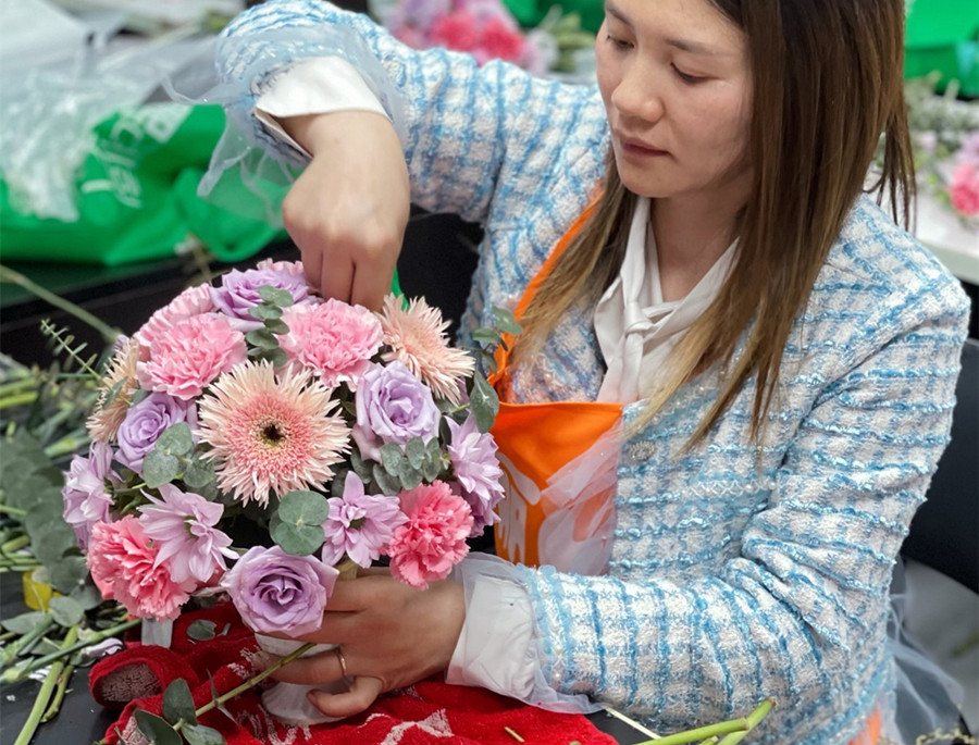 廣西花藝插花學(xué)校：桌花制作方法練習