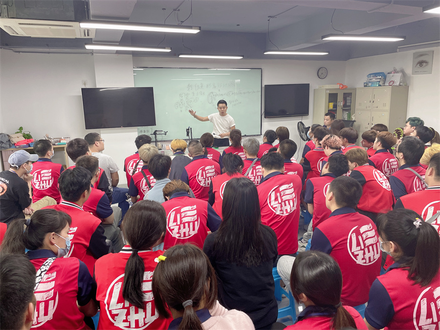 廣西美發(fā)學校哪家推薦工作？到麗竹學校就業(yè)宣講會