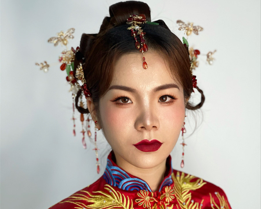東方新娘造型，廣西新娘彩妝學(xué)校演繹中式浪漫