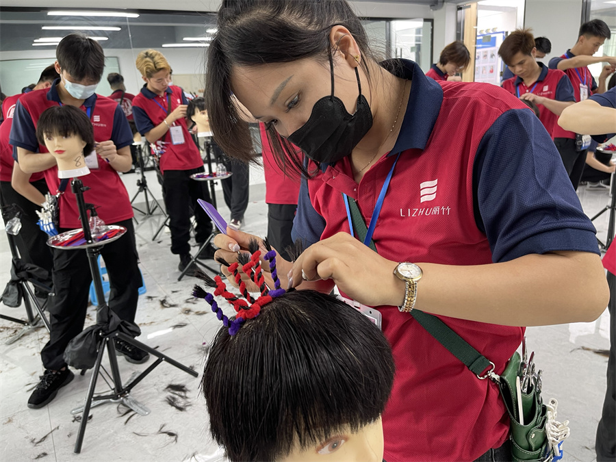 廣西燙發(fā)技術(shù)：煙花燙需要注意什么？