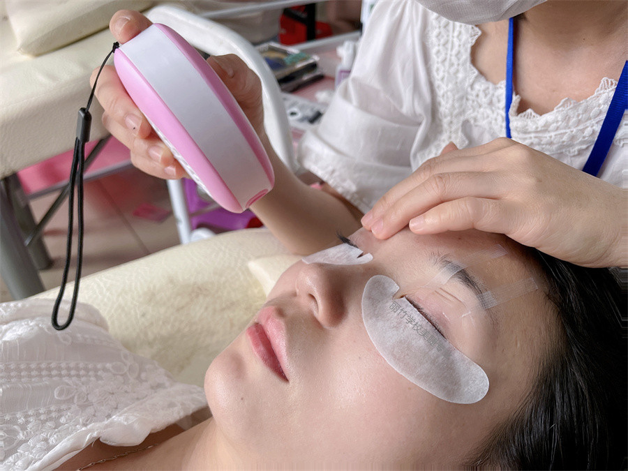 美睫風(fēng)扇吹風(fēng)機(jī)有什么用？南寧學(xué)美睫技術(shù)