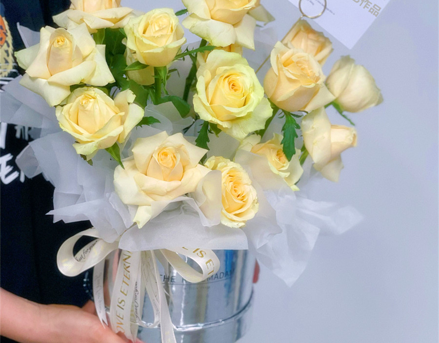 抱抱桶花束，南寧花藝零基礎(chǔ)培訓(xùn)班作品欣賞