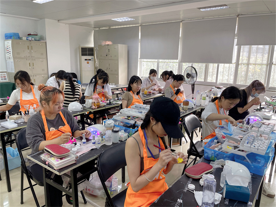 南寧美甲學(xué)校-麗竹美甲學(xué)校畢業(yè)考核