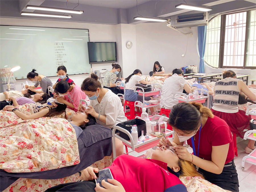 圓滿結(jié)束！麗竹美睫時尚款式造型班