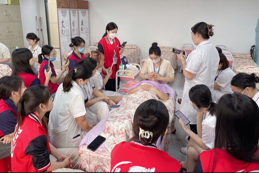 南寧美容護(hù)膚教學(xué)：美容面部清潔手法