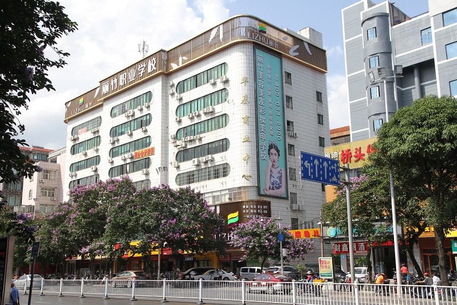 1686879716802987.jpg 學(xué)校大樓.jpg