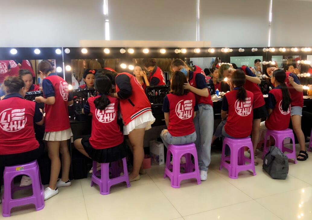 南寧化妝課堂：想要升班？先過考核