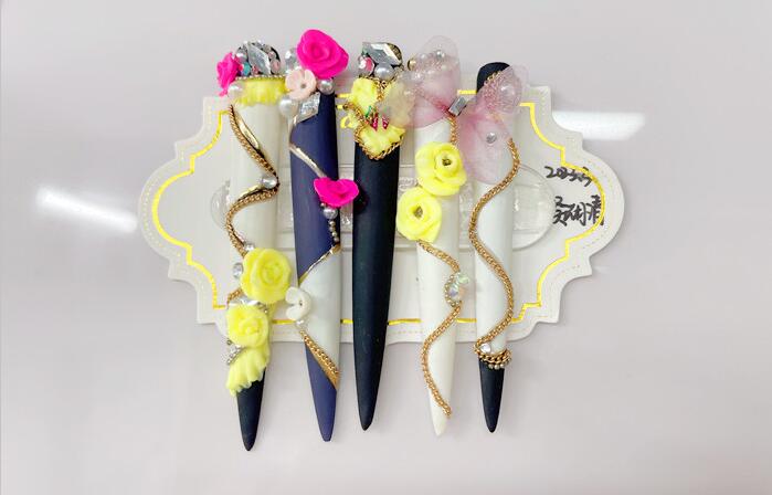 創(chuàng)意雕花沙龍甲，南寧美甲培訓(xùn)學(xué)員作品