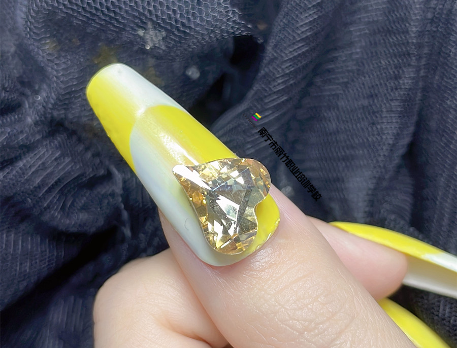 飾品美甲，廣西美甲造型培訓(xùn)學(xué)員作品