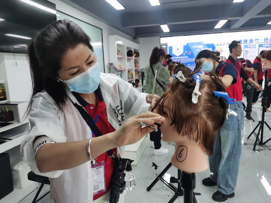 剪劉海的好與壞，南寧美發(fā)培訓(xùn)課程分享