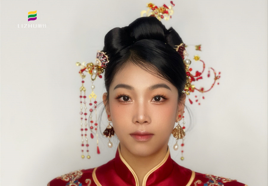 秀禾新娘造型，廣西新娘化妝造型學(xué)校演繹中國(guó)風(fēng)