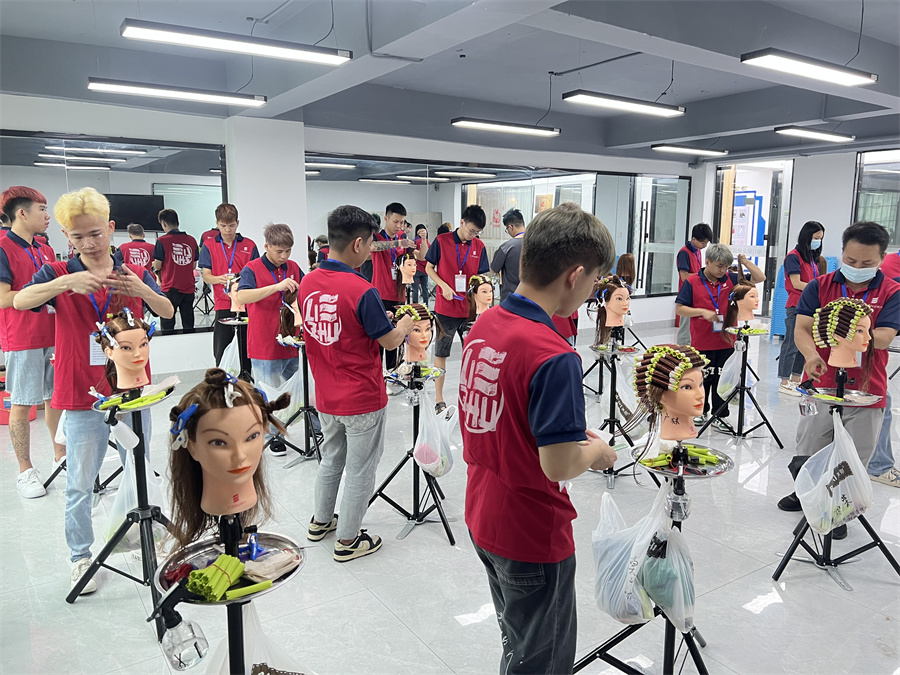 學(xué)美發(fā)？南寧美發(fā)學(xué)校排名推薦你到麗竹學(xué)校