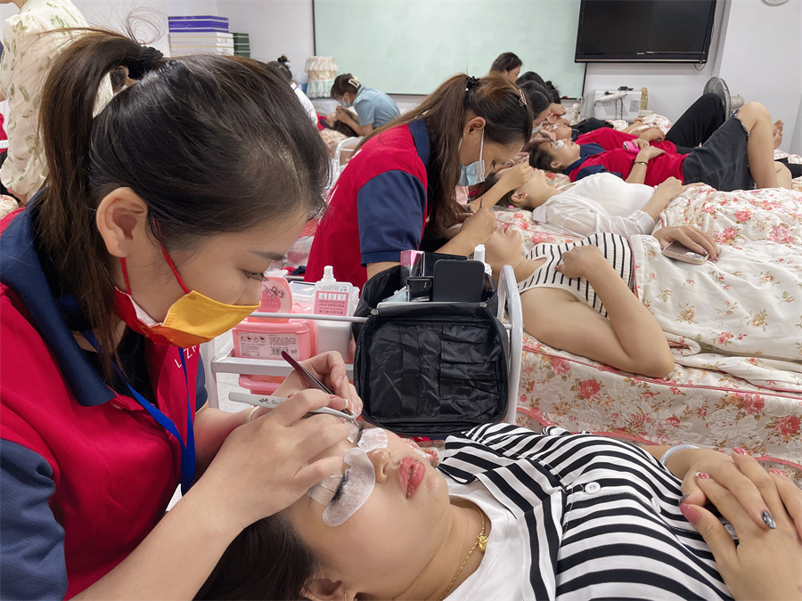 美睫是什么？南寧哪里可以學(xué)美睫？