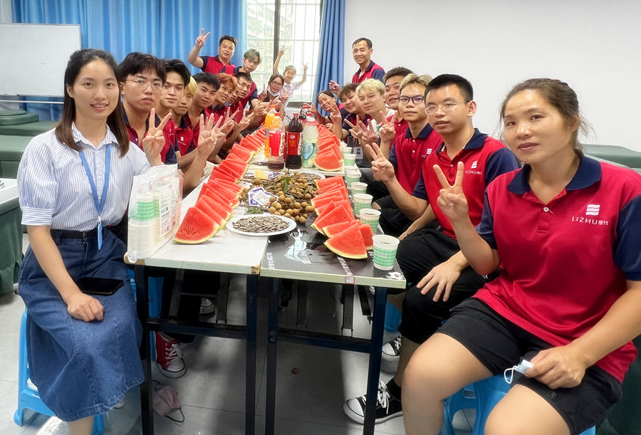 南寧美發(fā)學(xué)校畢業(yè)座談會，感念師恩