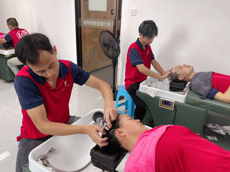 頭發(fā)分叉如何護理，零基礎學護發(fā)