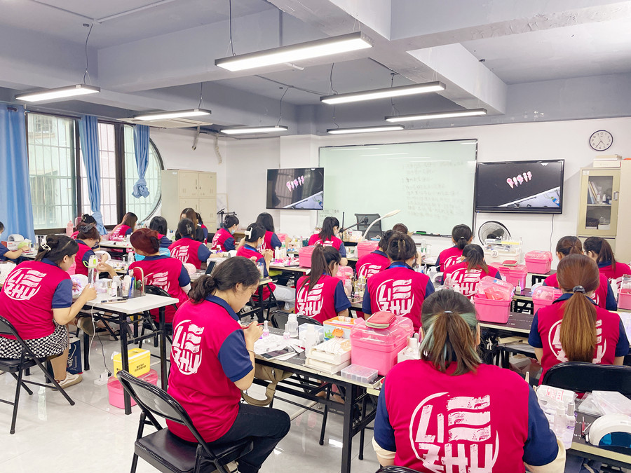 為什么要學美甲？在南寧學美甲有前途嗎？