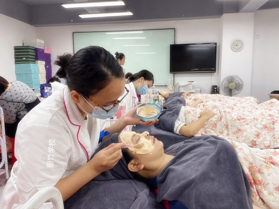 紋眉后可以敷面膜嗎？廣西紋繡師解釋給你聽