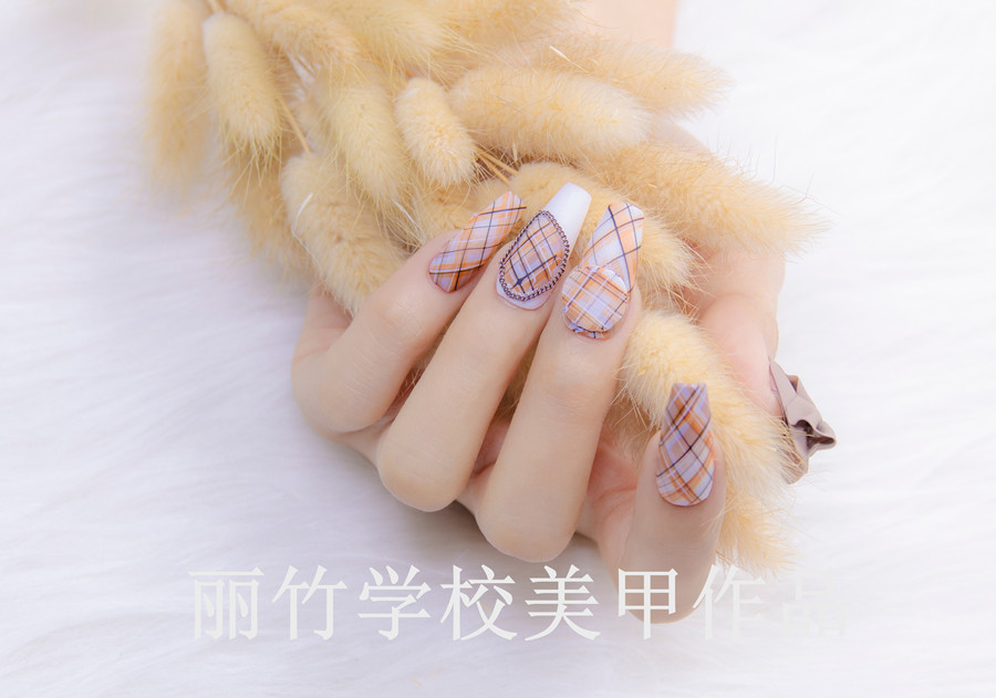 適合新手的美甲款式，廣西美甲款式進(jìn)修培訓(xùn)分享