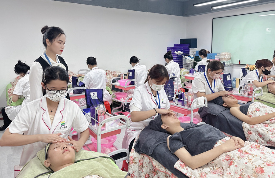 油皮初秋護膚貼士，南學美容護膚管理