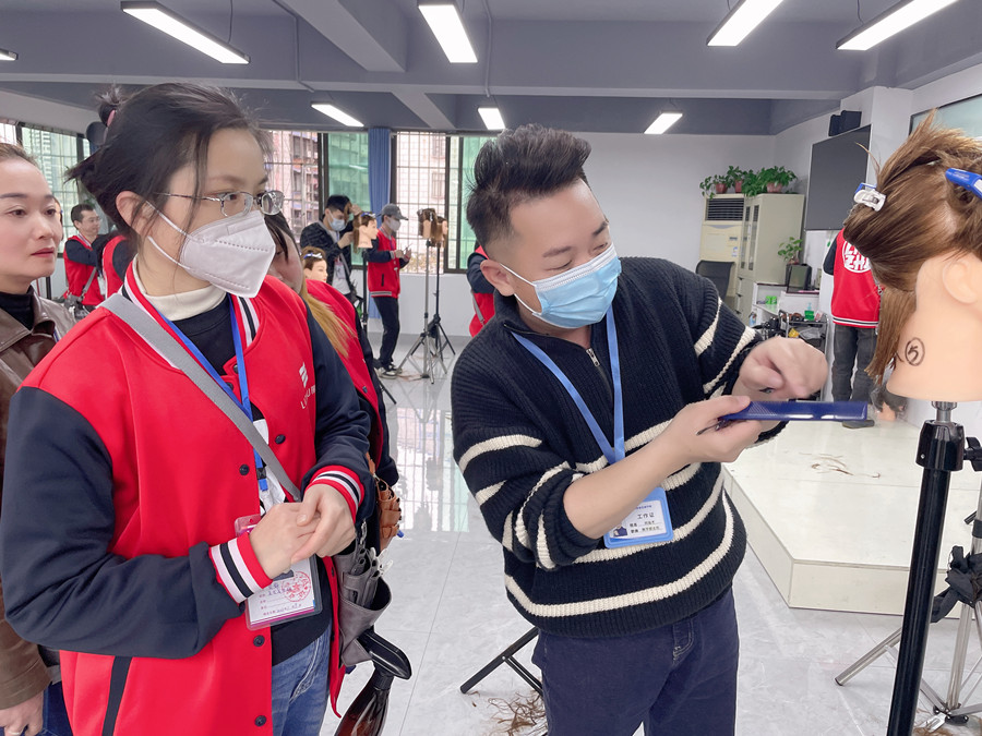 常見的長發(fā)發(fā)尾修剪方式，廣西女士剪發(fā)教學(xué)