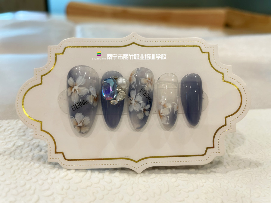 花卉美甲，南寧美甲進(jìn)修提升