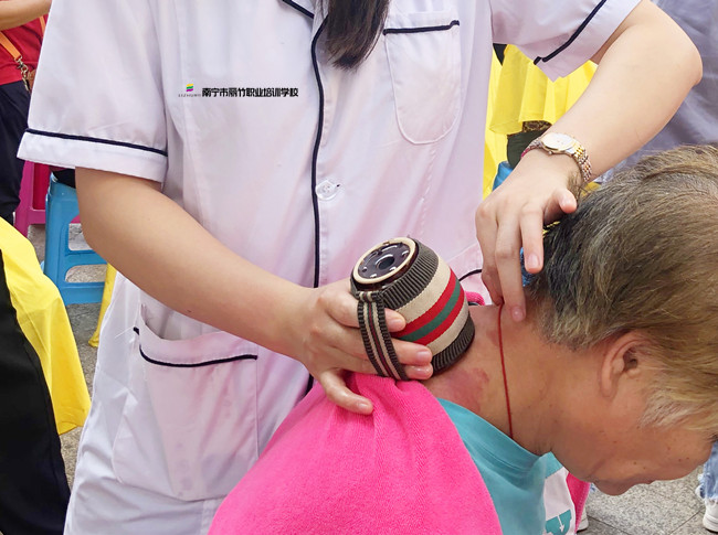 冬季艾灸為什么好？南寧美甲造型培訓(xùn)（麗竹美甲培訓(xùn)學(xué)校）課程介紹：