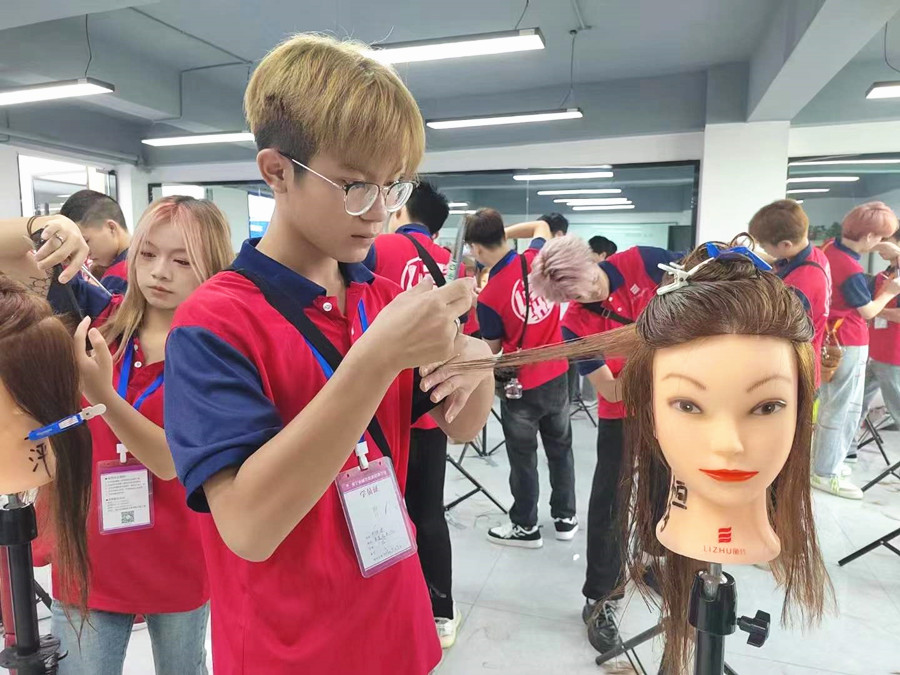 發(fā)片打薄的方法，廣西剪發(fā)基礎(chǔ)教學(xué)詳解