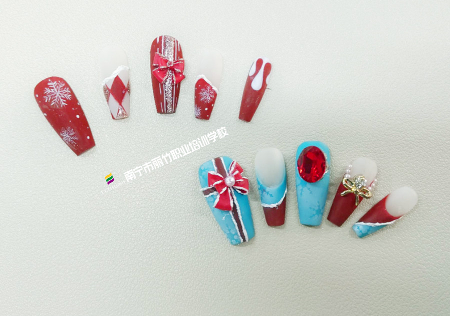 圣誕主題美甲，廣西美甲教育學(xué)員作品