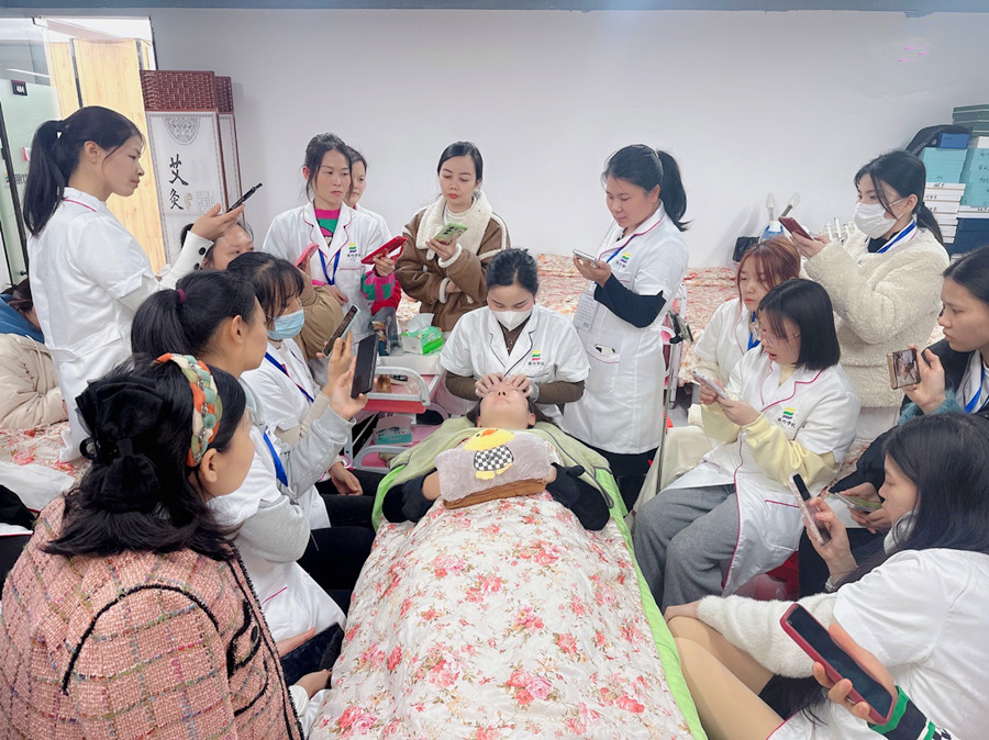 南寧頭療技師：為什么要經(jīng)絡(luò)梳梳頭？