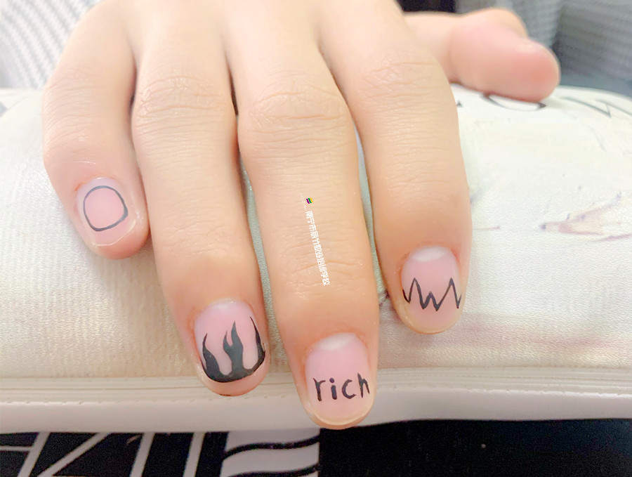 廣西美甲基礎(chǔ)教學：短甲美甲如何包邊？