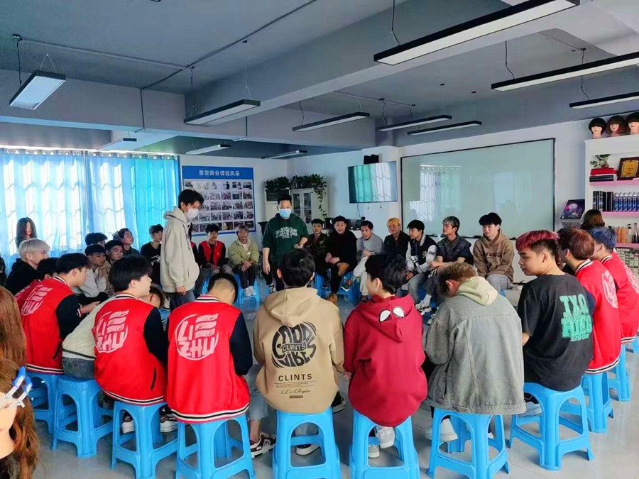 為什么他們都選廣西美發(fā)職業(yè)學(xué)校？