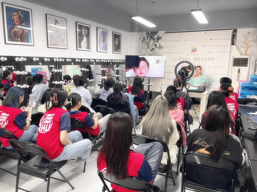 花樣新娘的化妝要點，南寧新娘跟妝培訓(xùn)