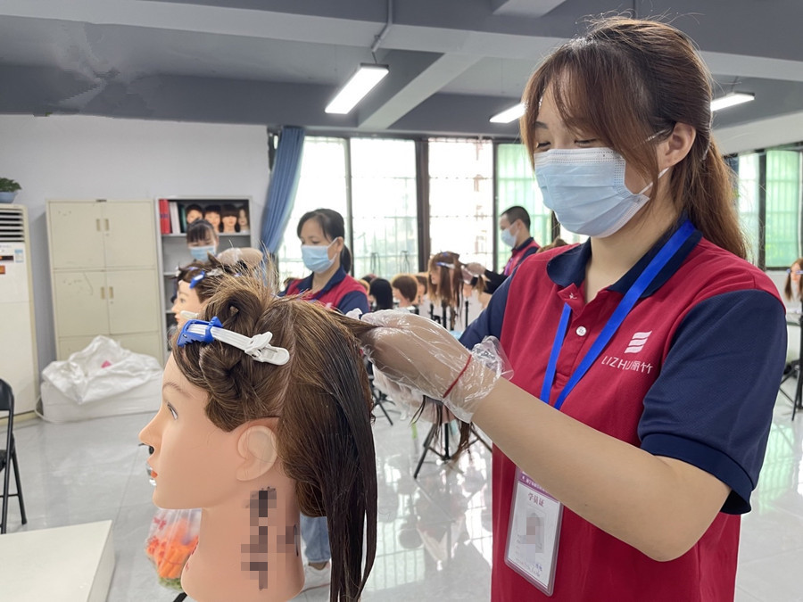 南寧專業(yè)染發(fā)課程內(nèi)容：秋冬染發(fā)技巧