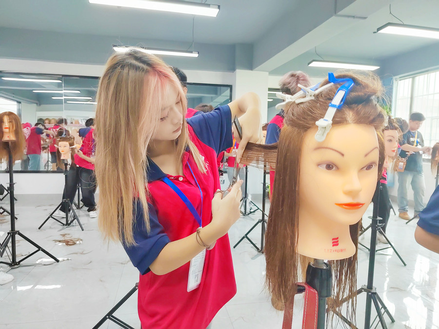 剪齊平和修剪高層次技巧，南寧理發(fā)剪發(fā)培訓(xùn)