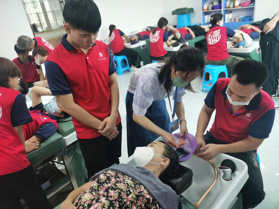 頭發(fā)為什么要進(jìn)行奶療？南寧學(xué)洗頭護(hù)發(fā)