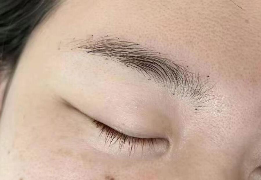 紋眉操作過程技巧，南寧紋繡學(xué)校排名總結(jié)分享