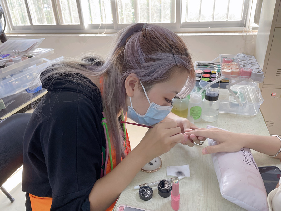 南寧美甲進(jìn)修，零基礎(chǔ)美甲學(xué)習(xí)作品