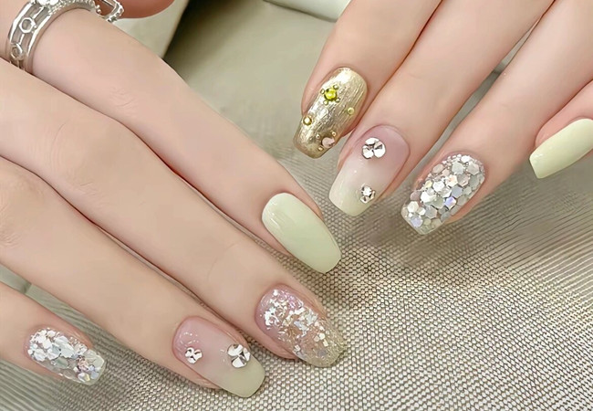 春季彩色美甲，廣西美甲店學(xué)徒推薦款