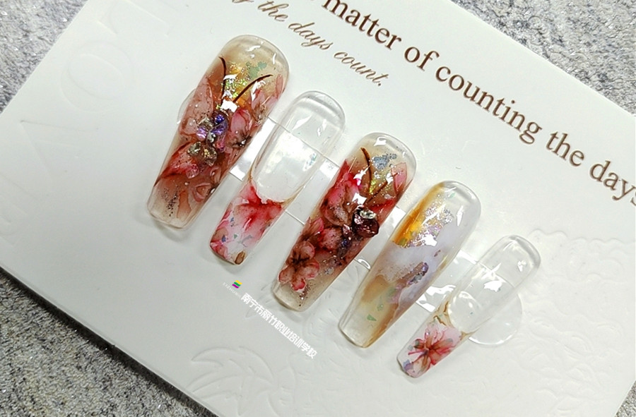 水彩花卉美甲,，廣西美甲學(xué)員培訓(xùn)班作品