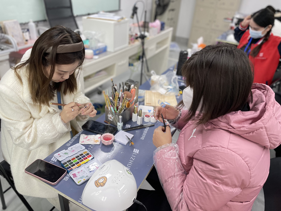 拋光條會(huì)傷害指甲嗎？南寧美甲專業(yè)培訓(xùn)班