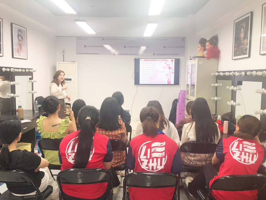 ?南寧美睫培訓(xùn)開班，3月27日如約而至