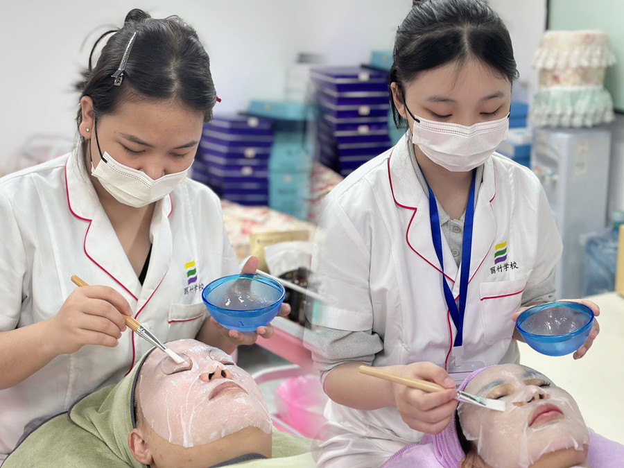 日常面部補(bǔ)水流程，南寧皮膚管理實訓(xùn)