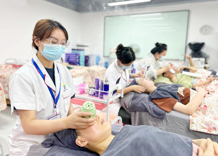 艾灸眼部的步驟，南寧美容健康管理